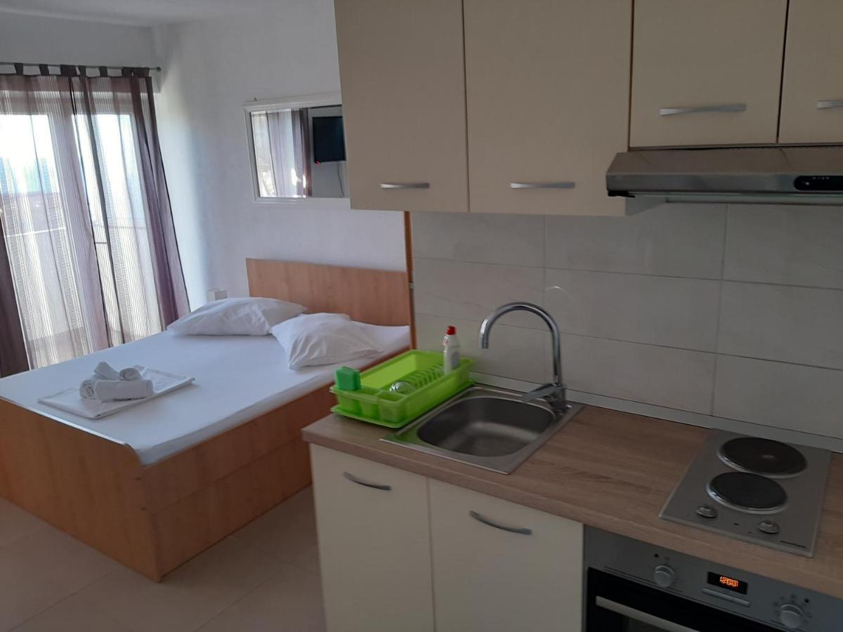 Apartments Monika 奥米什 外观 照片