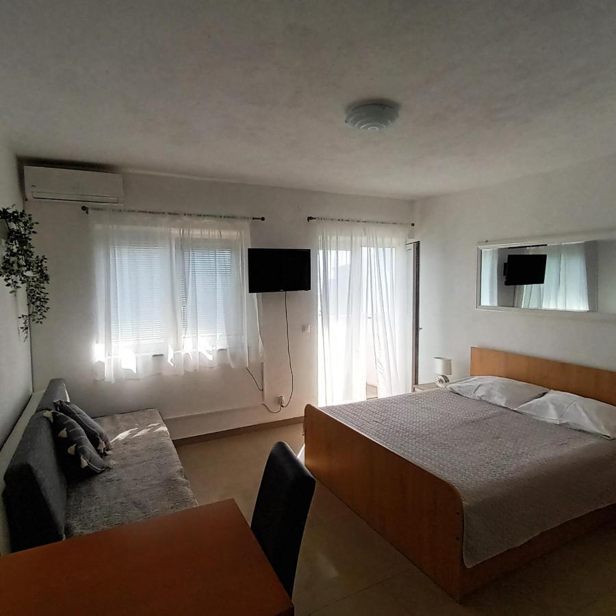 Apartments Monika 奥米什 外观 照片