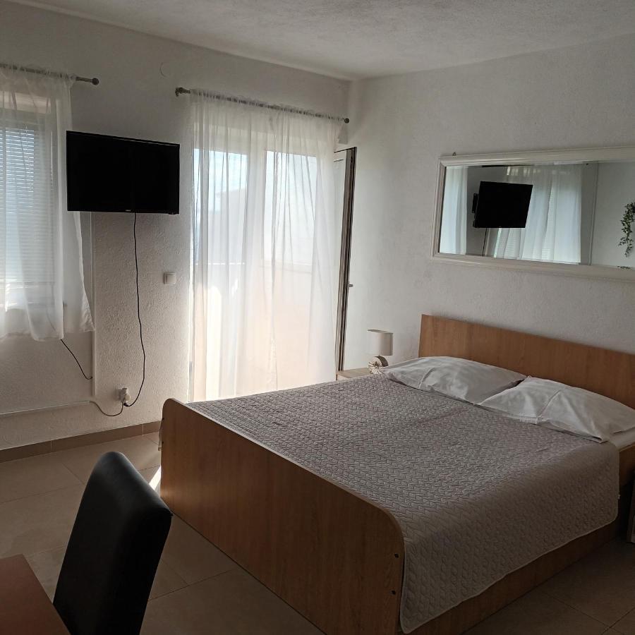 Apartments Monika 奥米什 外观 照片