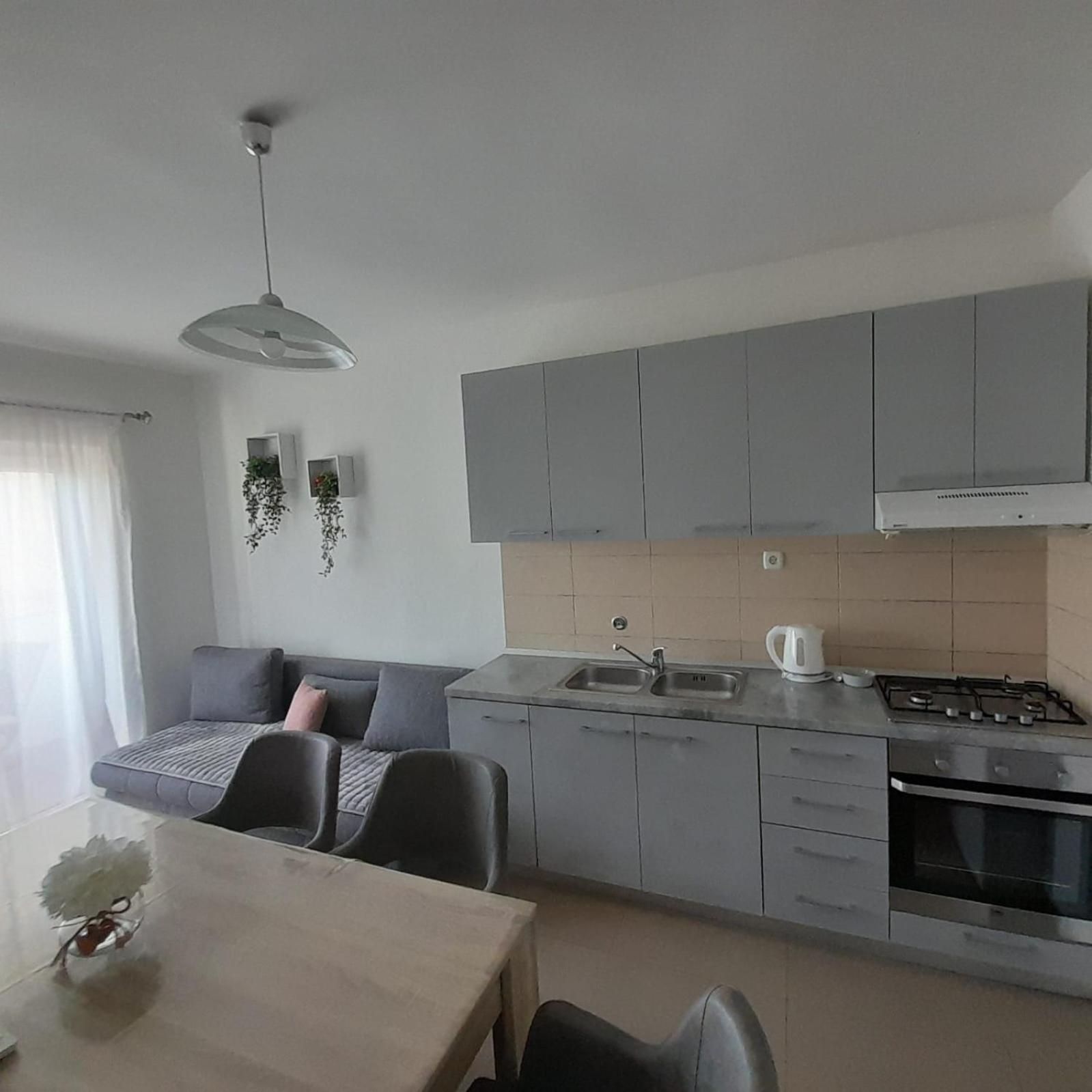 Apartments Monika 奥米什 外观 照片