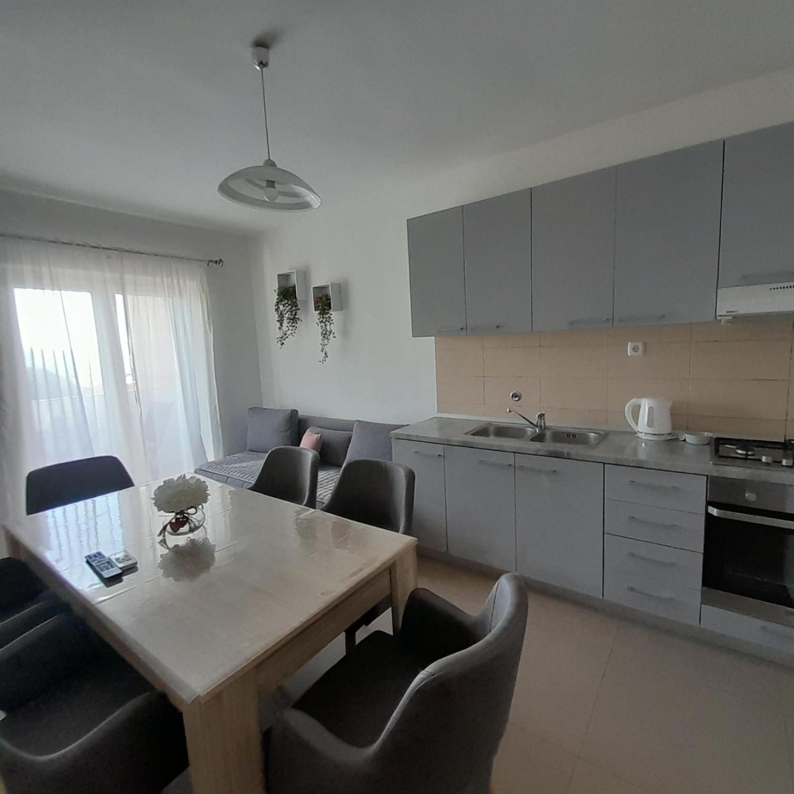 Apartments Monika 奥米什 外观 照片