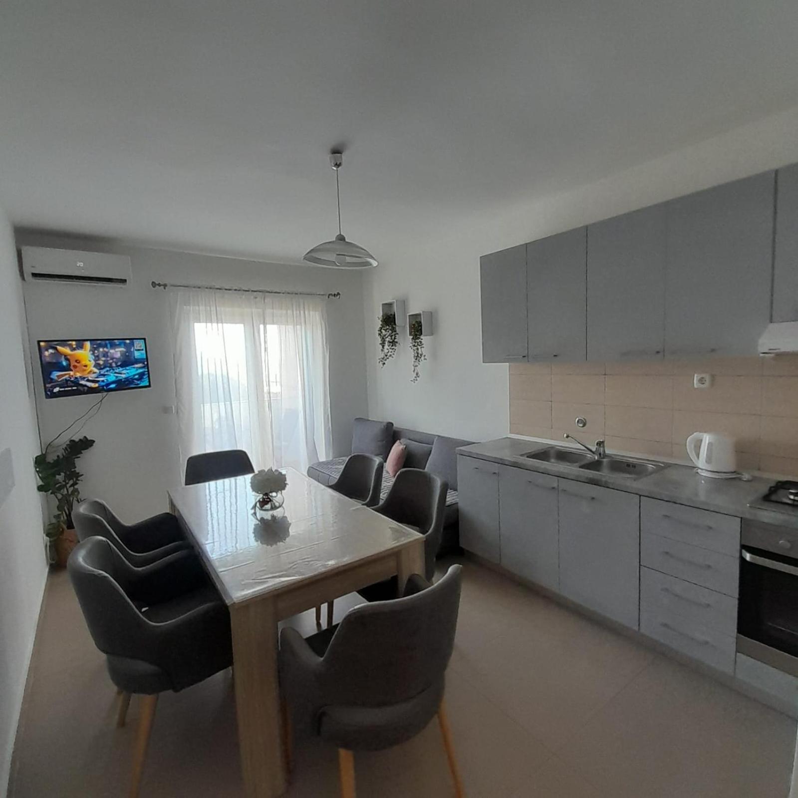 Apartments Monika 奥米什 外观 照片